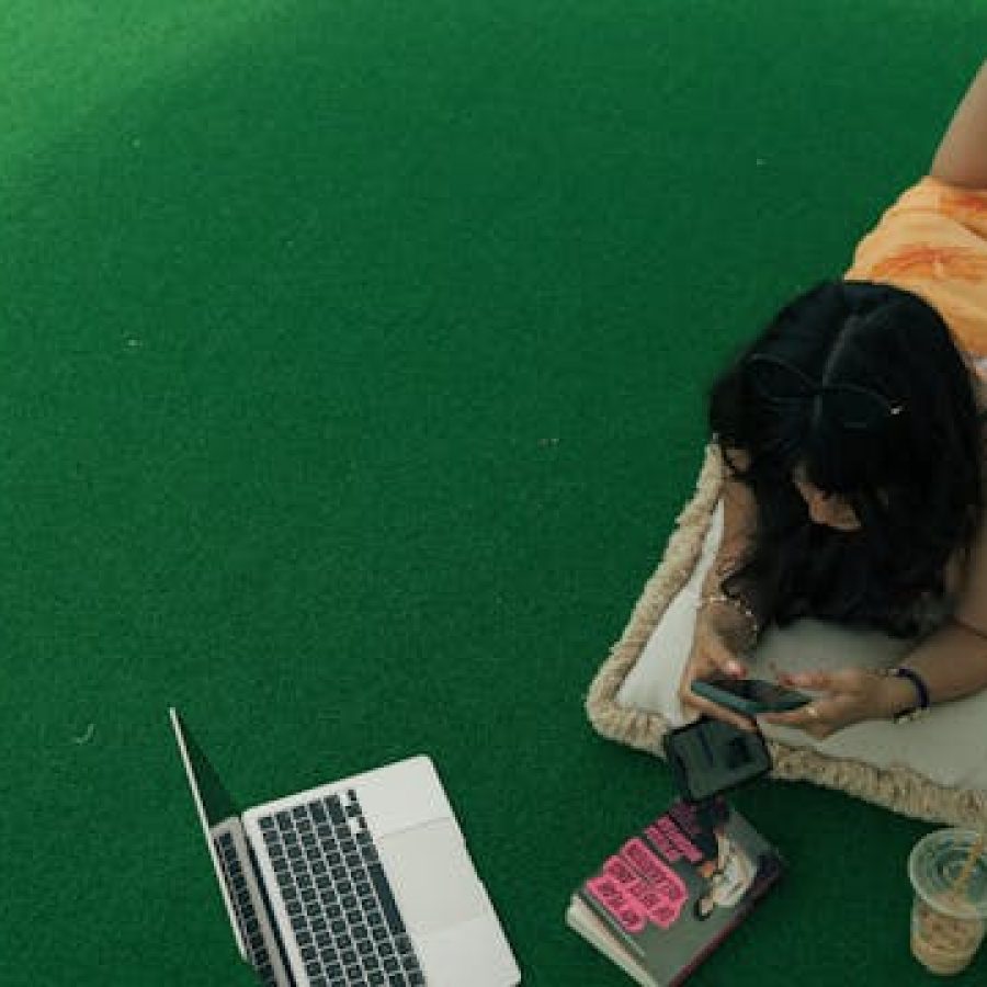 Cuanto cuesta instalar cesped artificial