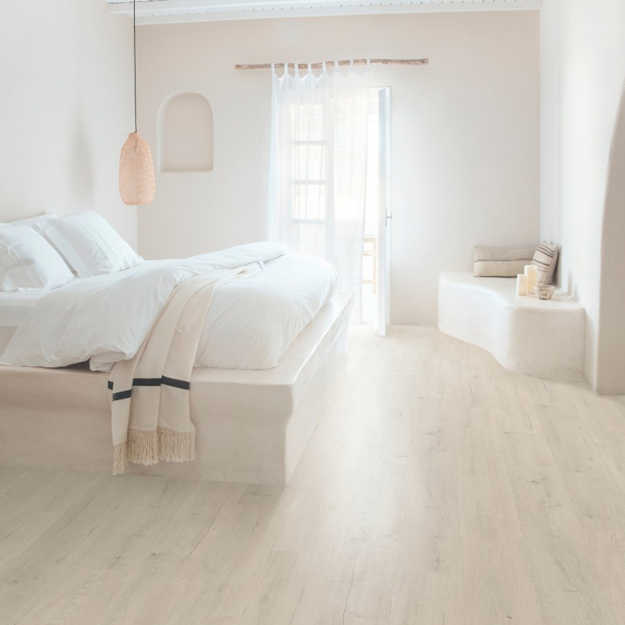 Suelo Laminado Roble Suave Patina | AC4 | 9mm | Resistencia al Agua | Ideal para salón, comedor, cocina y baño