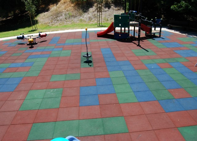 LOSETA DE CAUCHO 50x50cm Con Taco de Apoyo Amortiguador | 40mm | Verde | Gimnasio | Parque Infantil | Exterior | Zona de Juego