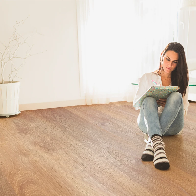 Suelo Laminado Roble Fuego  LEVEL | AC5 | 8mm | Efecto Madera | Tarima Flotante | Resistencia Agua | Hogar y Comercio	