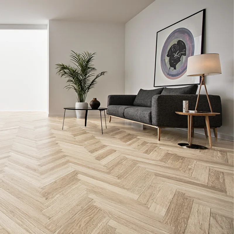 Tarima Madera Natural Multicapa en Espiga | Herringbone Invisible Nórdico | Roble Claro | Machihembrada
