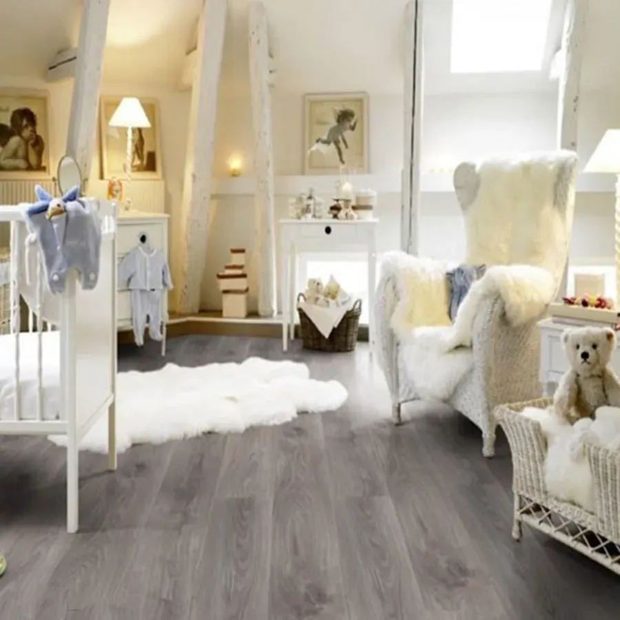 Suelo Laminado Roble Aquiles | AC5 | 12mm | 1375x188mm | Alto Tránsito