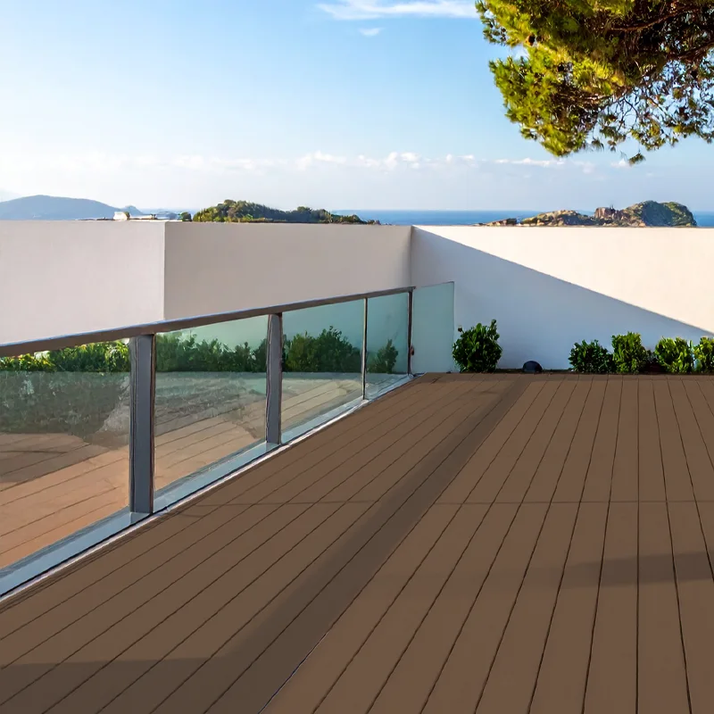 Tarima Exterior Marrón Rayado | Composite Sintético | Madera | Terraza y Piscina