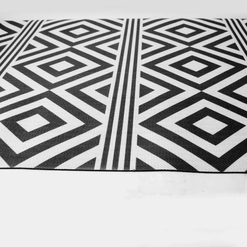 Alfombra Vinilica de exterior Rayas y Rombos Negros | 60x90 | Resistencia al Agua | Antideslizante